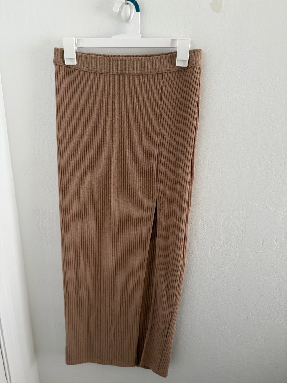Abercrombie & Fitch Ribbed Midi Skirt in Taupe Brown